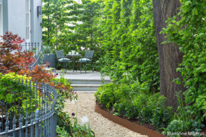 Sinuous garden design