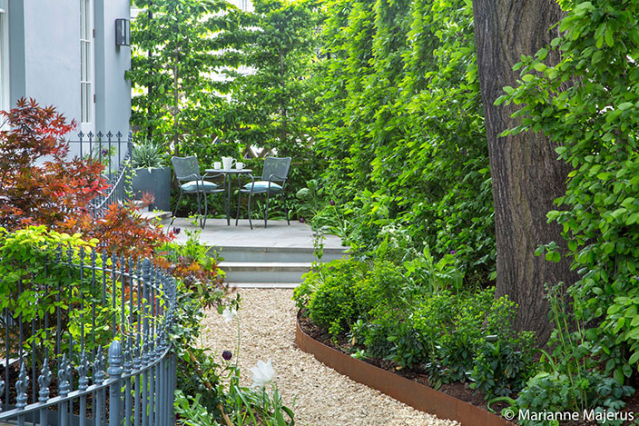 Sinuous garden design